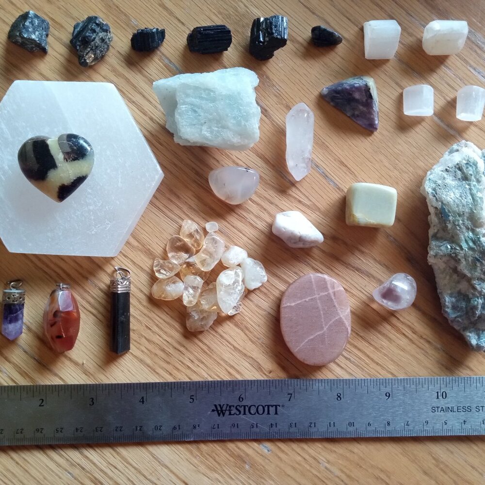 Lot of crystals! Selenite hexagon, pendants, heart worry stone